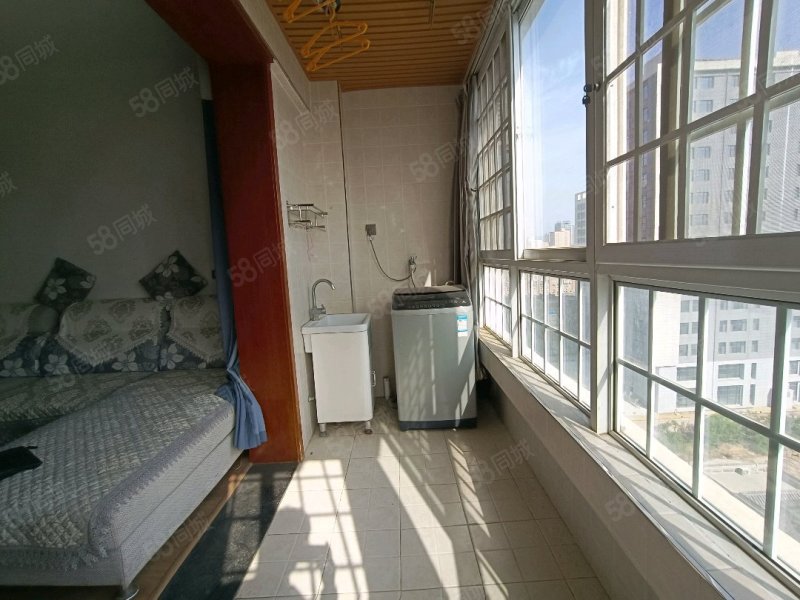 西南京路中段三室电梯洋房有证可按揭带家具家电
