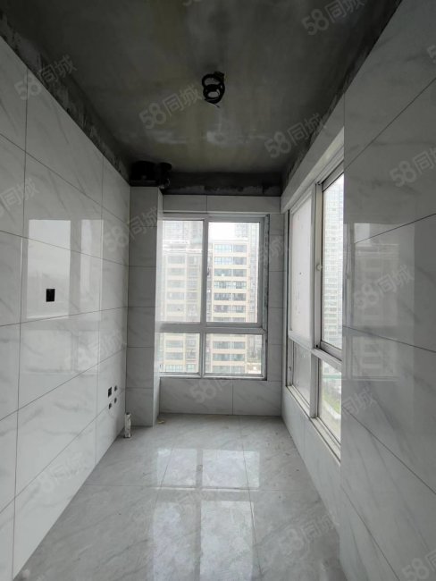 小高层电梯入户三室两厅两卫南北通透全明户型