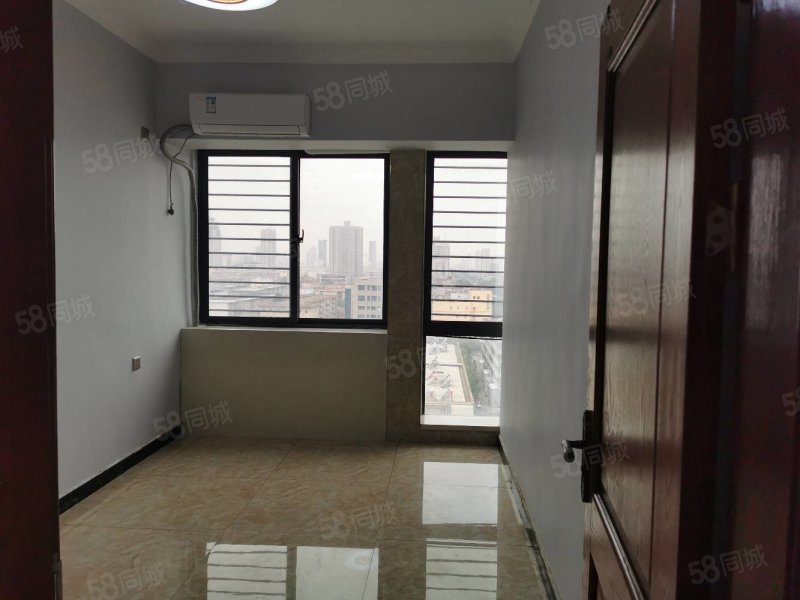 渭南附近电梯大两室10楼精装修出售看房方便有钥匙