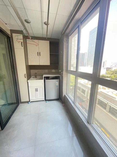 宏帆广场电梯中层精装三室基本未住南北通透可按揭