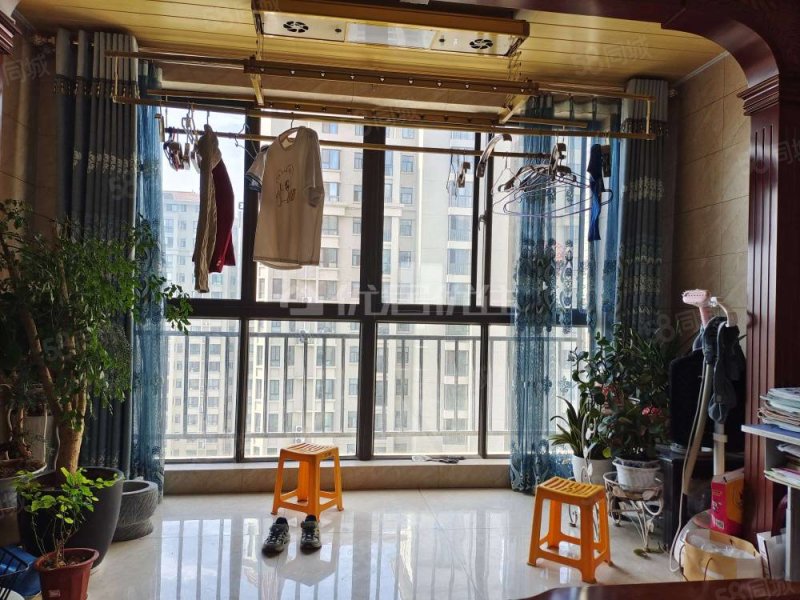 朝阳公园对电梯房中楼层华日实木装修带中央空调诚心出售。